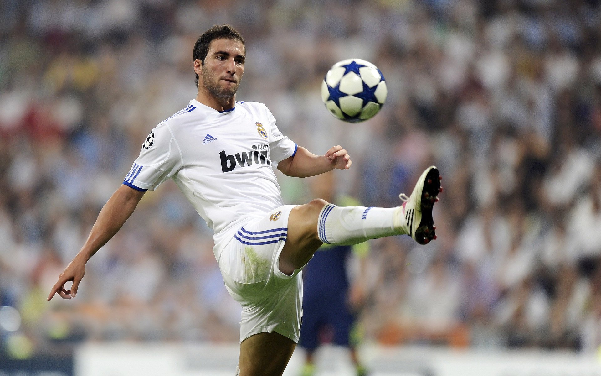 典范“团队合作”在欧冠的完美展现，典范搭配